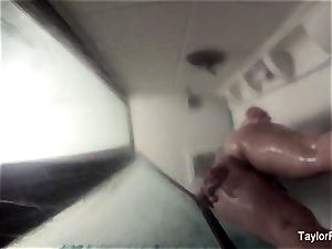 Taylor Showers With Secret web cam